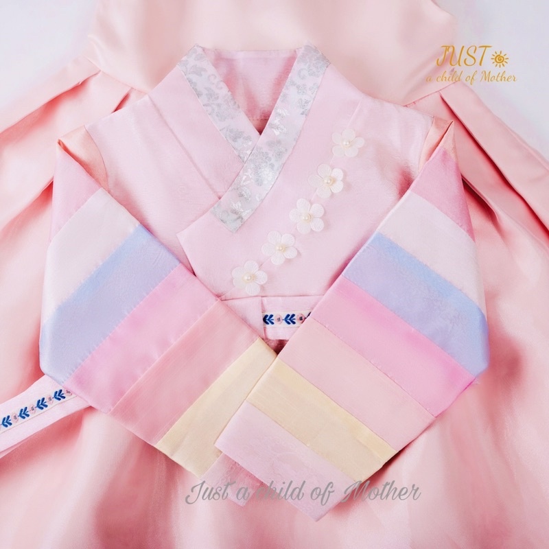 Váy Hanbok cho bé Gái ,Vải gấm Sa hàn dáng lửng màu Hồng sen nhẹ nhàng xinh xắn can tay phối màu lạ mắt
