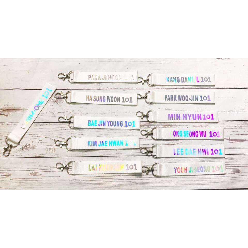 (Hồng trắng) Nametag wanna one nametag hologram wanna one strap wanna one