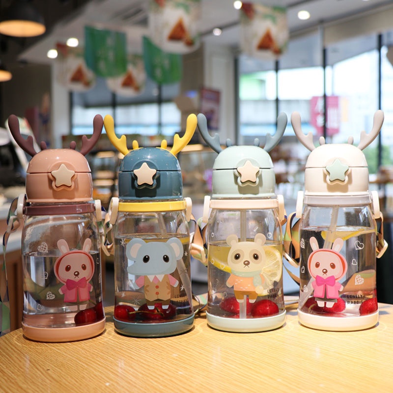 Bình nước cho bé đi học 600ml có dây đeo bình uống nước cho bé có ống hút cute nhiều màu B10