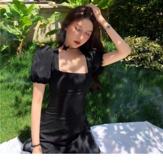 (ORDER) Đầm đen cổ vuông tay phồng