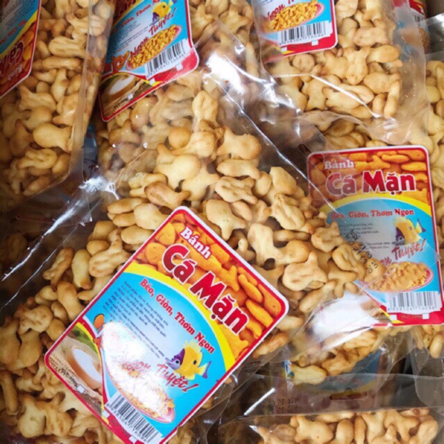 Bánh cá mặn gói tự chụp
