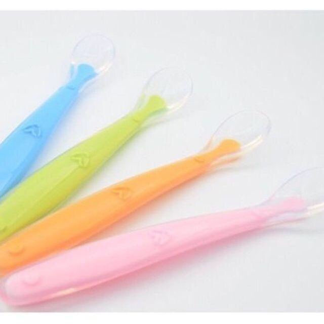 Muỗng / 1 Thìa silicone mềm ăn dặm cho bé - Đồ dùng ăn dặm - logo trái tim SPLT U2025