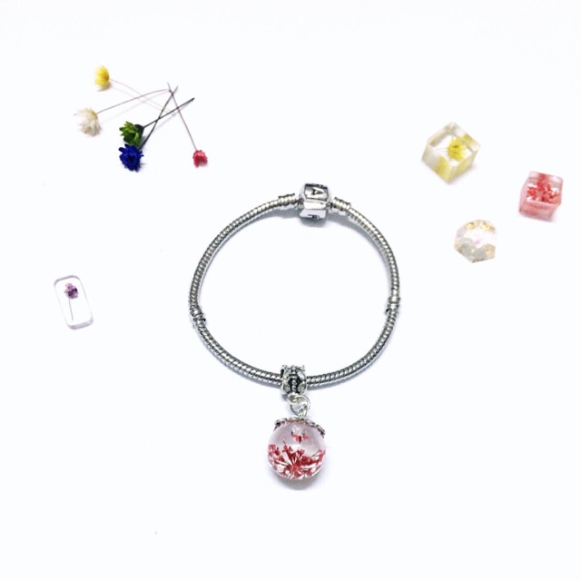 Vòng tay mix charm cầu hoa queen