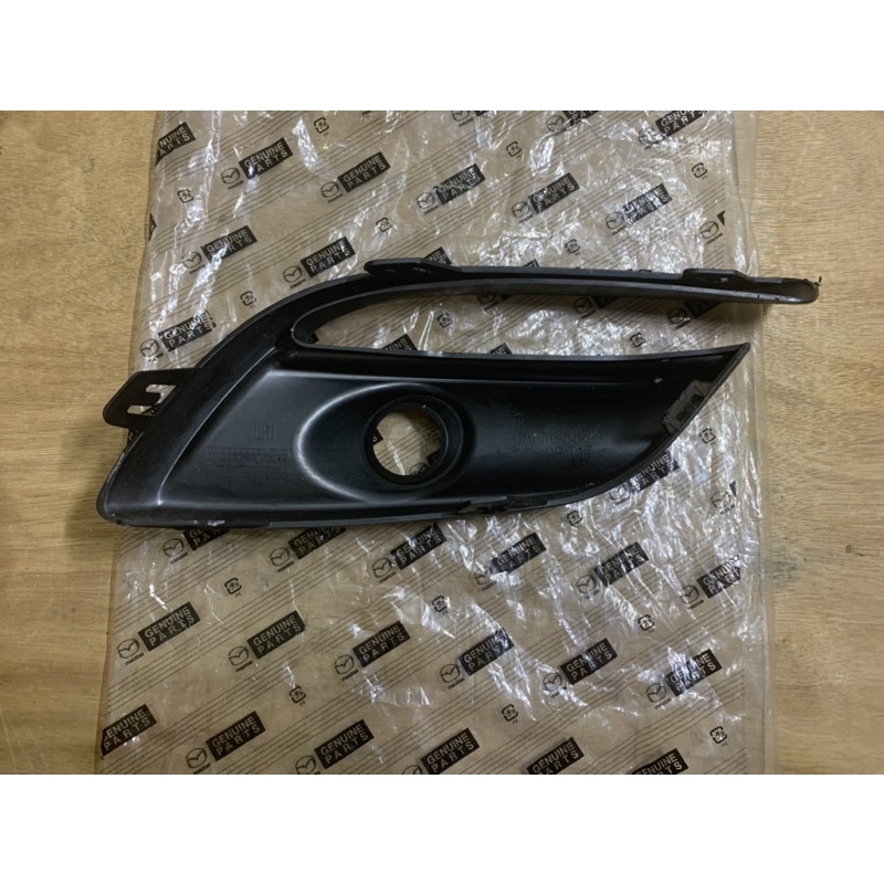 Ốp đèn gầm mazda 3