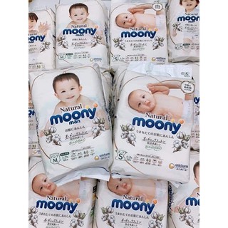 Combo 3 tã - bỉm quần/dán moony nb90/s84/m64/l54/m58/l44/xl38/xxl26 - tặng kèm 01 khăn ướt mamamy