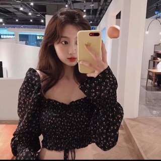 Áo croptop hoạ tiết hoa nhí