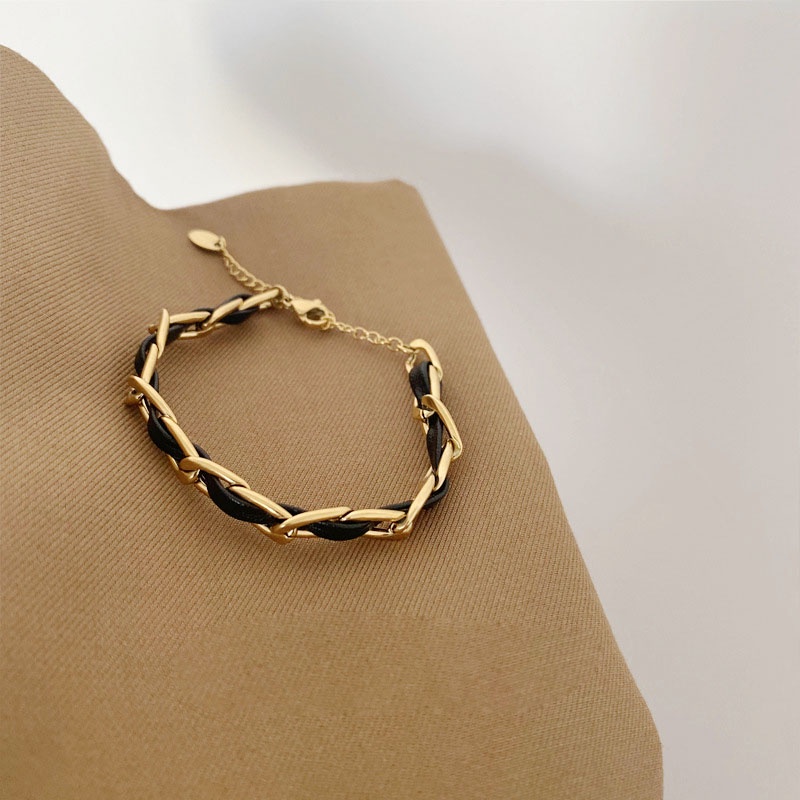 Vòng đeo tay bằng thép titan Phiên bản Hàn Quốc Đơn giản Thời trang Chuỗi cổ điển Vòng tay da PU đen