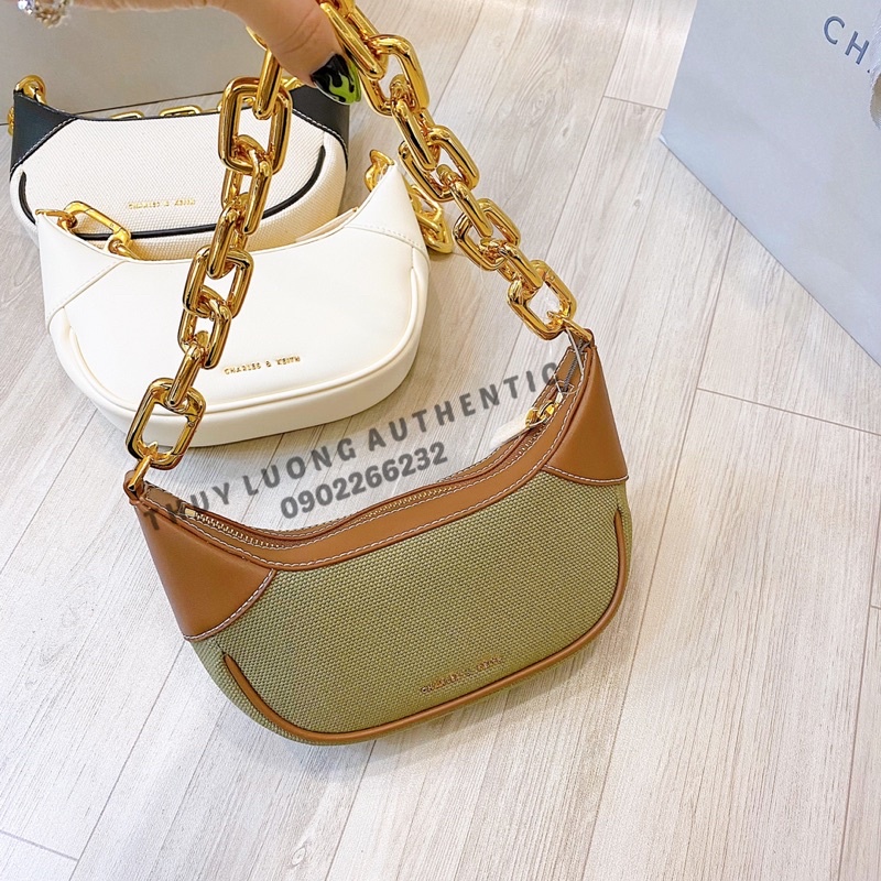 Túi xách Charles and Keith màu xanh lá, kem, kem đen