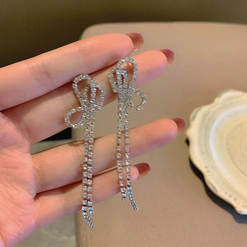 Bông tai nữ dáng dài hình nơ thả tua rua đính đá thời trang 2023