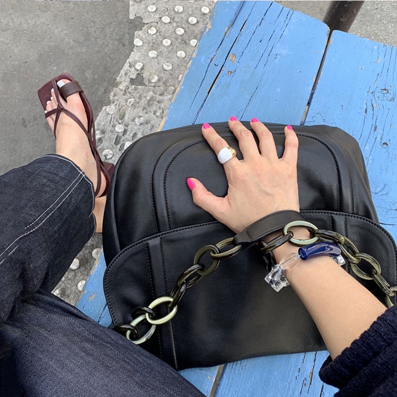 Túi đeo vai phối dây xích phong cách cổ điển thời trang 2020 | BigBuy360 - bigbuy360.vn