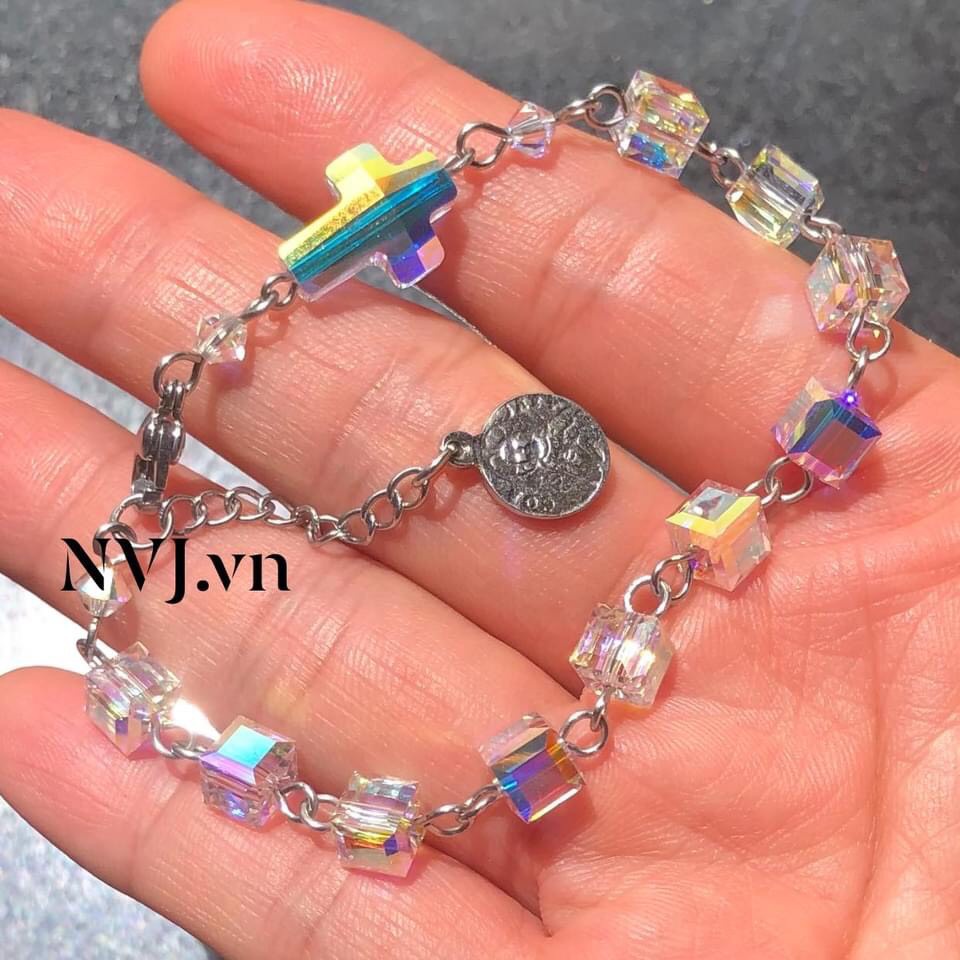 Chuỗi mân côi pha lê Áo Swarovski 10 hạt vuông 6ly 5601 001AB lấp ánh 7 sắc cầu vồng sang trọng tuyệt đẹp