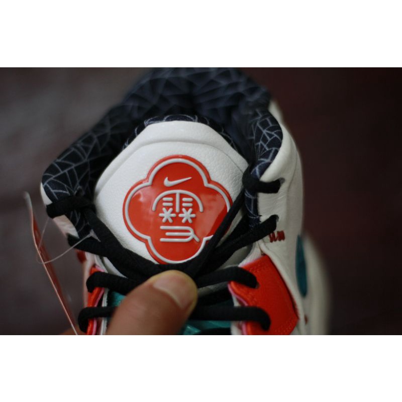 Giày bóng rổ Kyrie 8 CNY DH5384-001