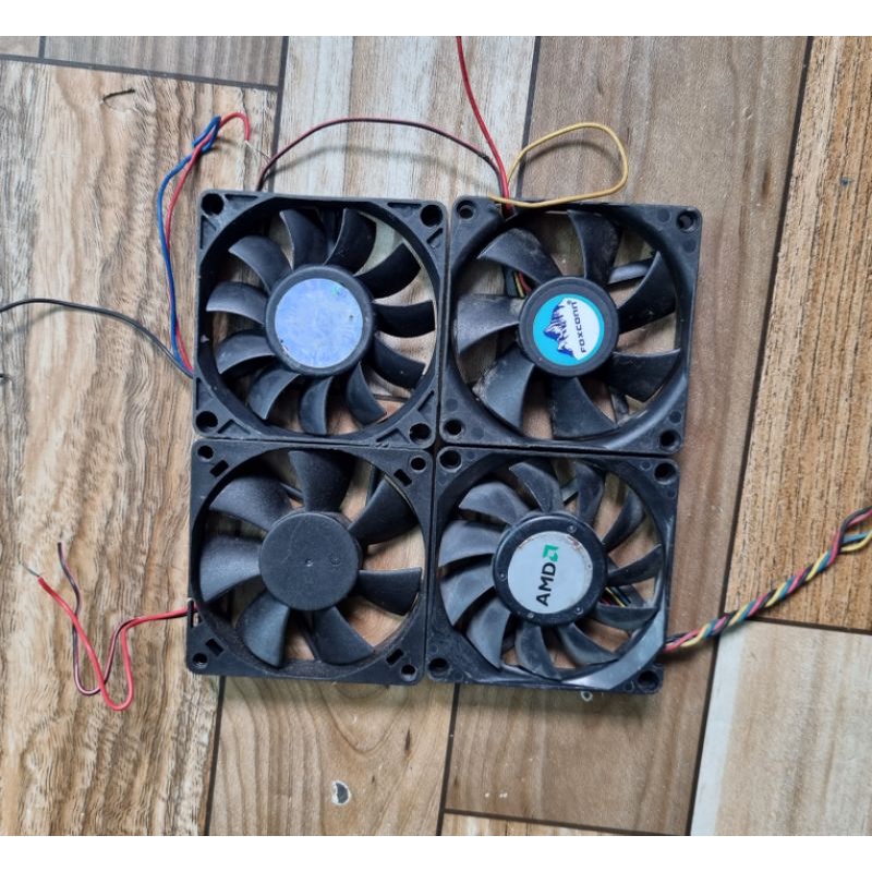 Quạt DC 12V  0.10A-0.18A  7cm