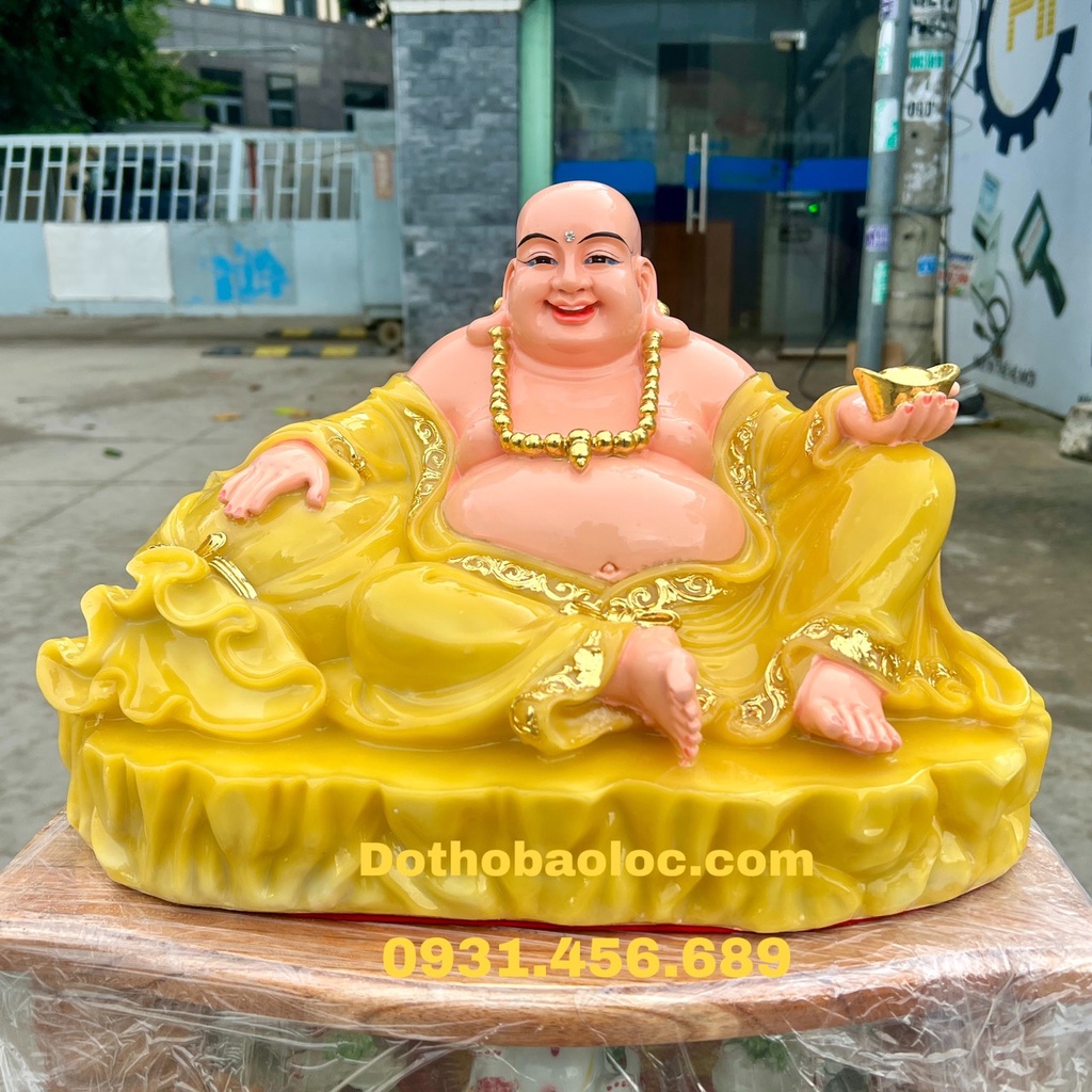 Tượng phật di lặc cầm thỏi vàng bằng đá Việt Nam ngang 40cm – Vàng
