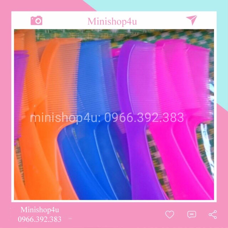Lược nhựa chải tóc nhiều màu (1 chiếc)