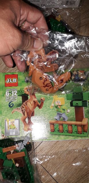 Lắp ráp 1 hộp LegoMineCraft đại chiến Khủng long 3D94