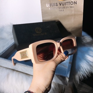 Kính mát thời trang nữ phong cách retro cao cấp.