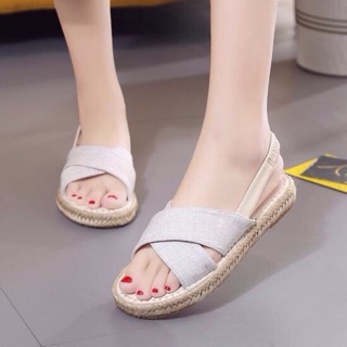 Dép cói đi biển