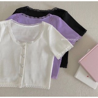 Áo croptop nút phối ren