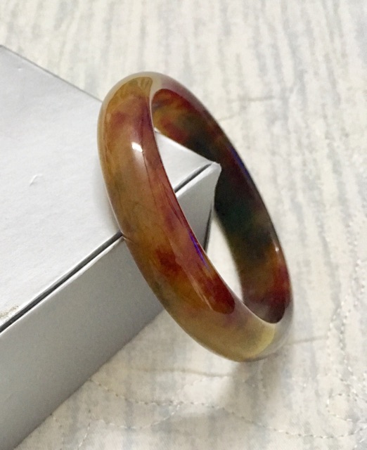 Vòng đá thời trang