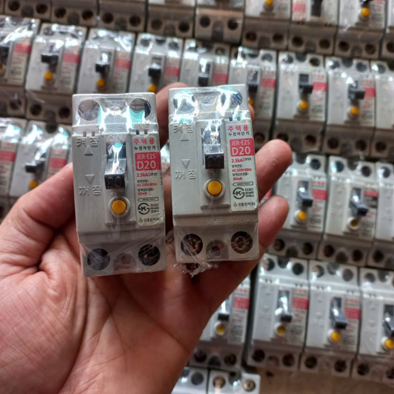 At chống giật chống quá tải Hàn quốc