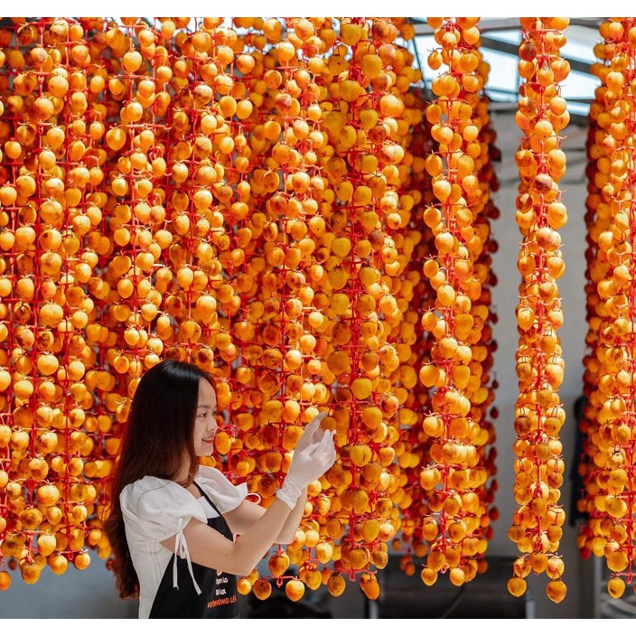 HỒNG TREO GIÓ ĐÀ LẠT 500GR NUTIFARM TREO SẤY GIÓ TỰ NHIÊN THEO CÔNG NGHỆ NHẬT BẢN