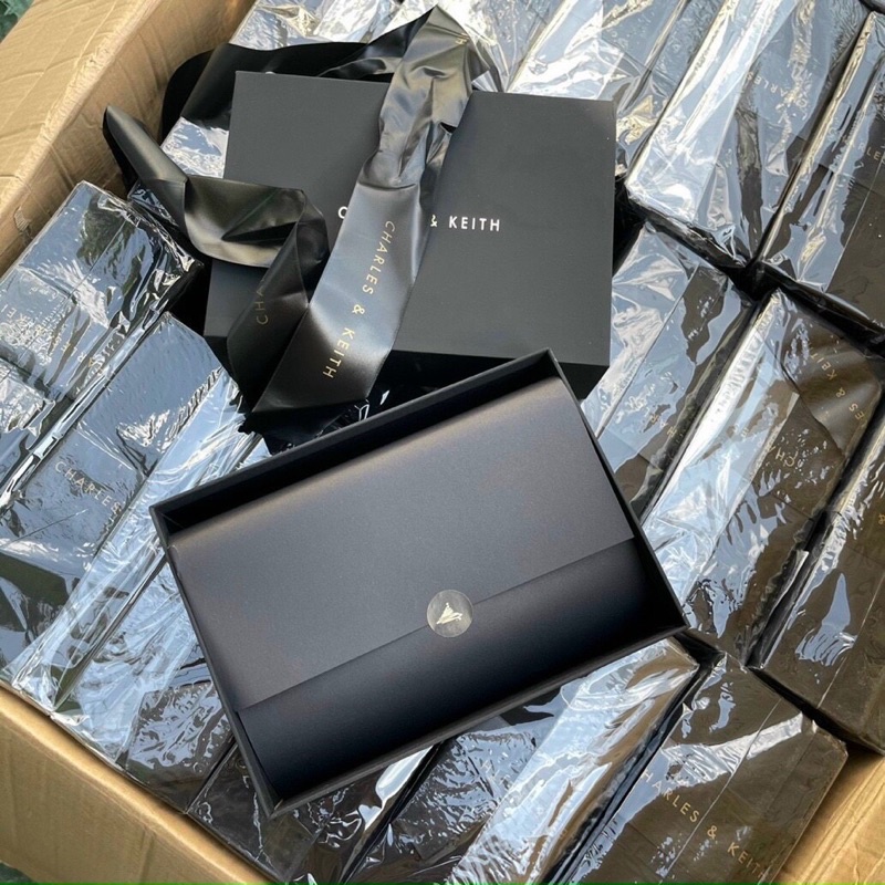 Túi CNK dáng chần sang chảnh quá chừng dây charm xinh xắn tháo rời được