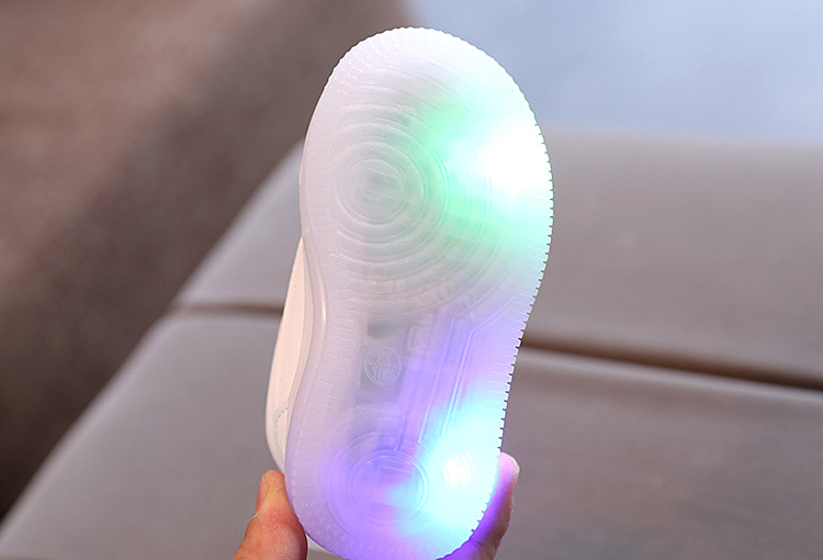 Giày thể thao đế mềm có đèn LED size 21-30 thời trang dành cho bé