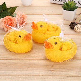 Vịt bơi, đồ chơi nhà tắm cho bé.Vịt thả bồn tắm cho bé 1 mẹ 3 con kêu chip chip