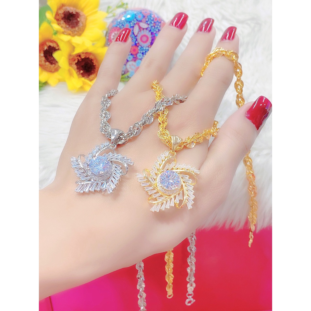 Mặt dây chuyền hình kim cương nữ UHA mạ vàng 18K kiểu dáng sang trọng M1207170A-195