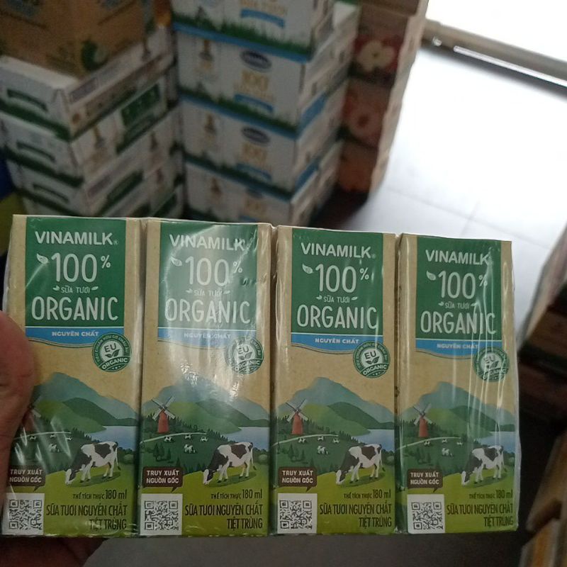 HSDT06.05.24 Sữa Tươi Vinamilk Organic 180ml thùng 48 hộp Mẫu Mới. date luôn mới