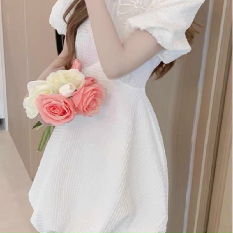 🤍 Đầm trắng cổ sen bồng bềnh