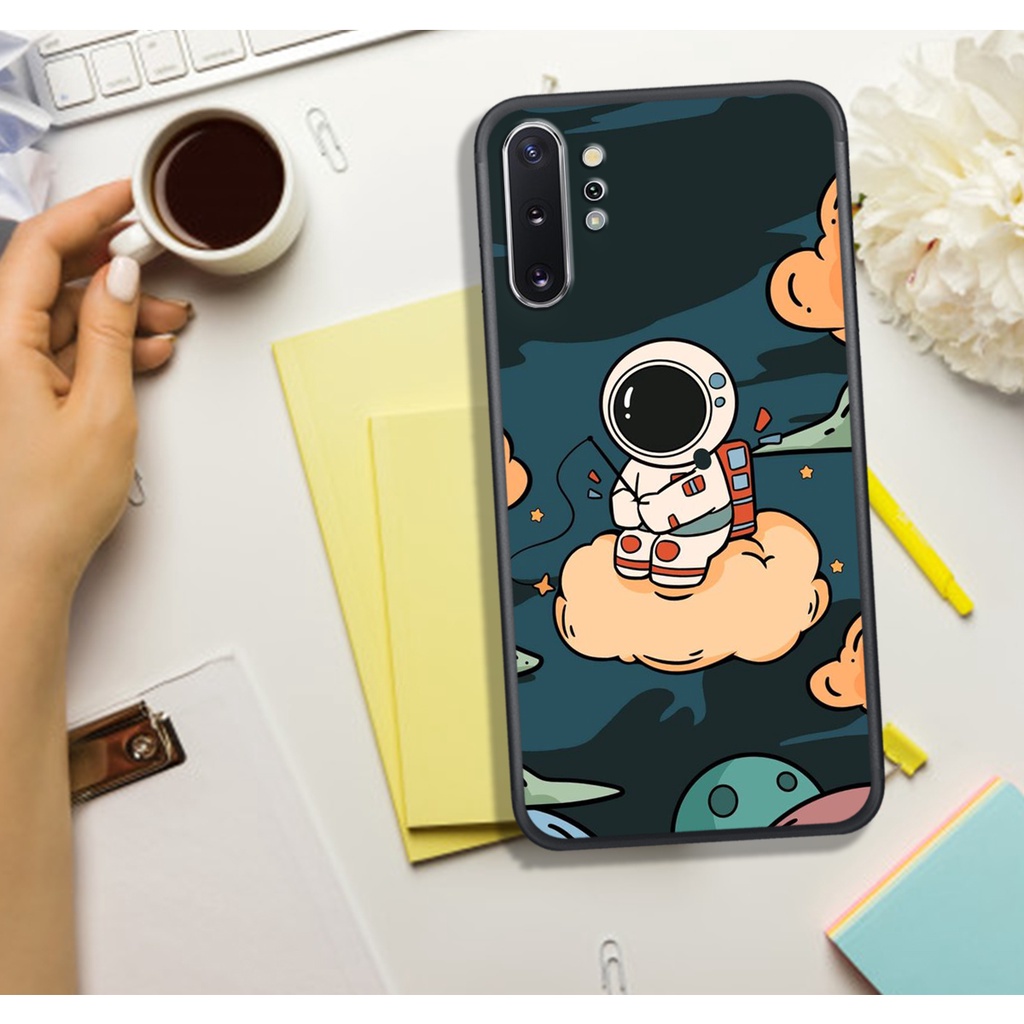 ỐP LƯNG SAMSUNG NOTE 10-SAMSUNG NOTE 10 PLUS   , IN HÌNH ASTRONAUT PHI-HÀNH-GIA, MÀU SẮC BẮT MẮT