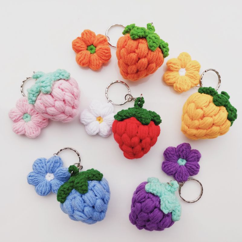 Móc khóa quả dâu gắn hoa móc len - Amigurumi strawberry&flower