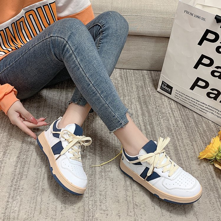 Giày Thể Thao Nữ Phối Viền Đế Bằng Pha Màu