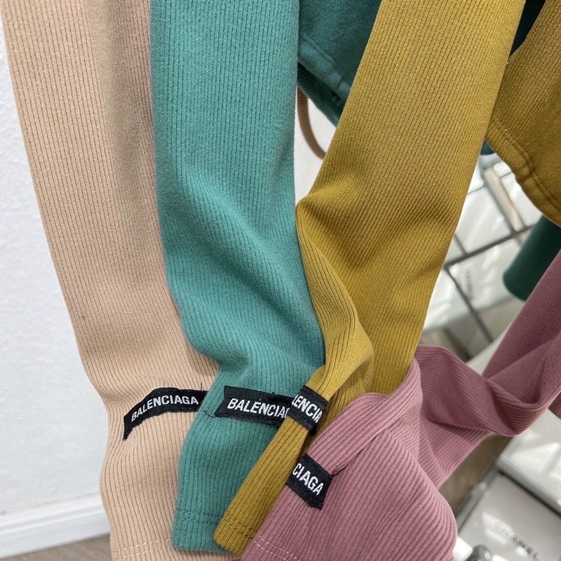 Áo khoác croptop có nón kéo khóa tay dàiSize: 35kg - 45kg