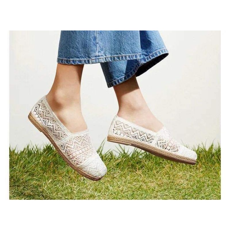 Giày slip on GU đế cói