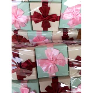 Hộp đựng quà tặng kèm hạt xốp 10x10x10cm hộp quà vuông cao cấp