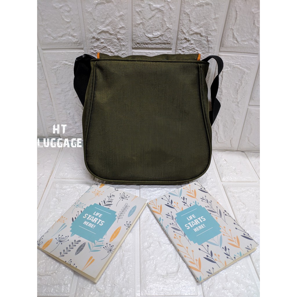 Túi đeo chéo kháng nước Crumpler rainbow S Unisex