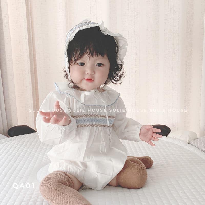Set body váy kèm mũ trắng dài tay QA01