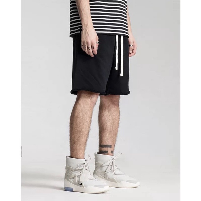 - Quần short nam cắt gấu dài ngang gối