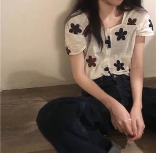 Áo trắng hoa thêu