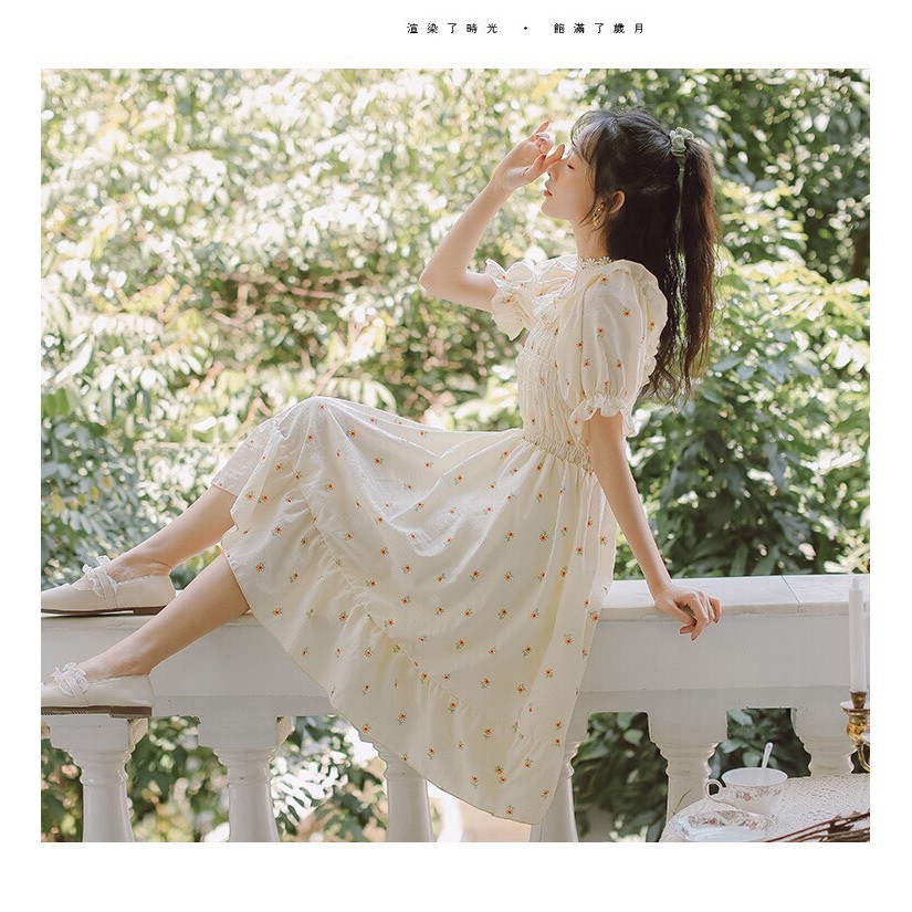 Đầm nữ dễ thương cổ vuông nhúm ngực in hình hoa cúc