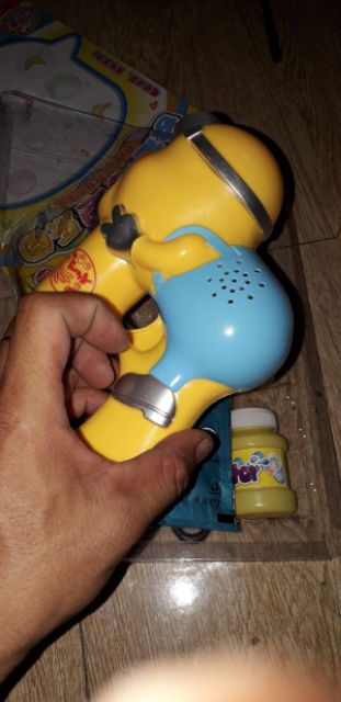 Bộ đồ chơi thổi xà bông có nhạc và đèn Led rất đẹp tặng kèm PIN