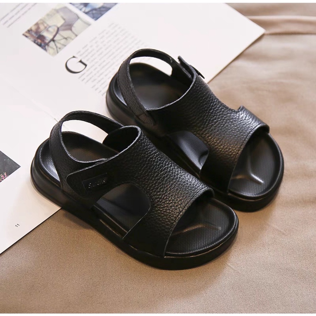 Sandal bé trai dép quai hậu cho bé da PU mềm siêu nhẹ đế êm đen trắng cho be từ 1 tuổi full hộp QCCC  XA2216 ( ảnh thật