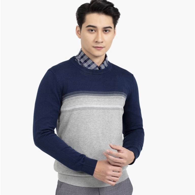 Áo len nam Aristino cổ trò kiểu dáng regular fit bo gấu cổ tay trước ngực phối màu tạo điểm nhấn AWO004W1