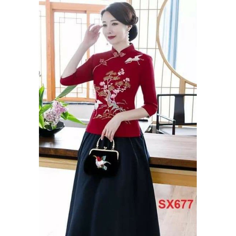 Áo cổ trang trung hòa thuê tay chi tiết màu đỏ sang trọng tôn dáng chị em gái