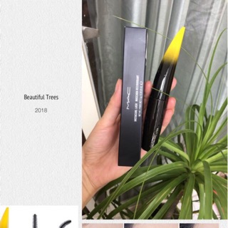 Mascara MAC siêu dài và dày mi