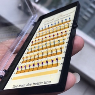 Mi đính đá màu trắng hoặc đá màu