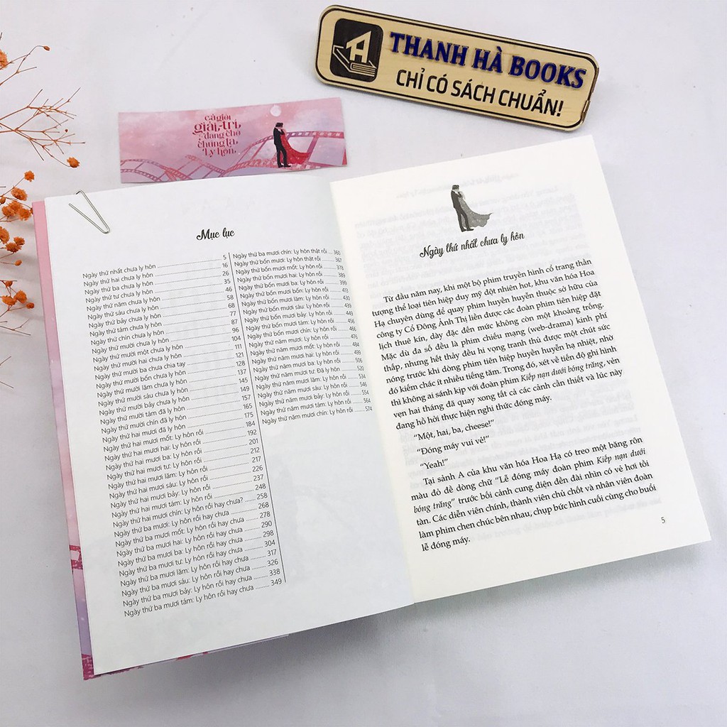 Sách - Cả Giới Giải Trí Đang Chờ Chúng Ta Ly Hôn (Bộ 2 quyển, Tặng Kèm Bookmark)